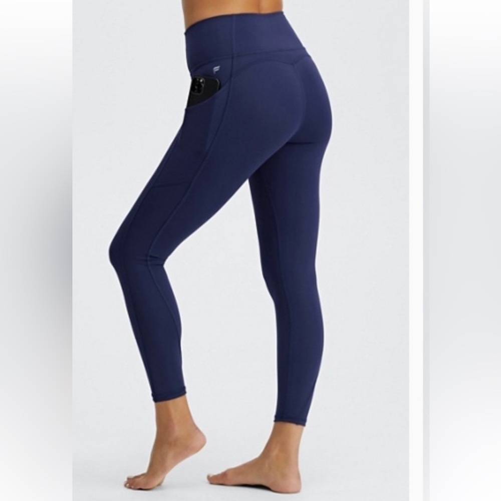 Fabletics Navy Blue Cropped Leggings Pure Luxe 2X EUC soft
